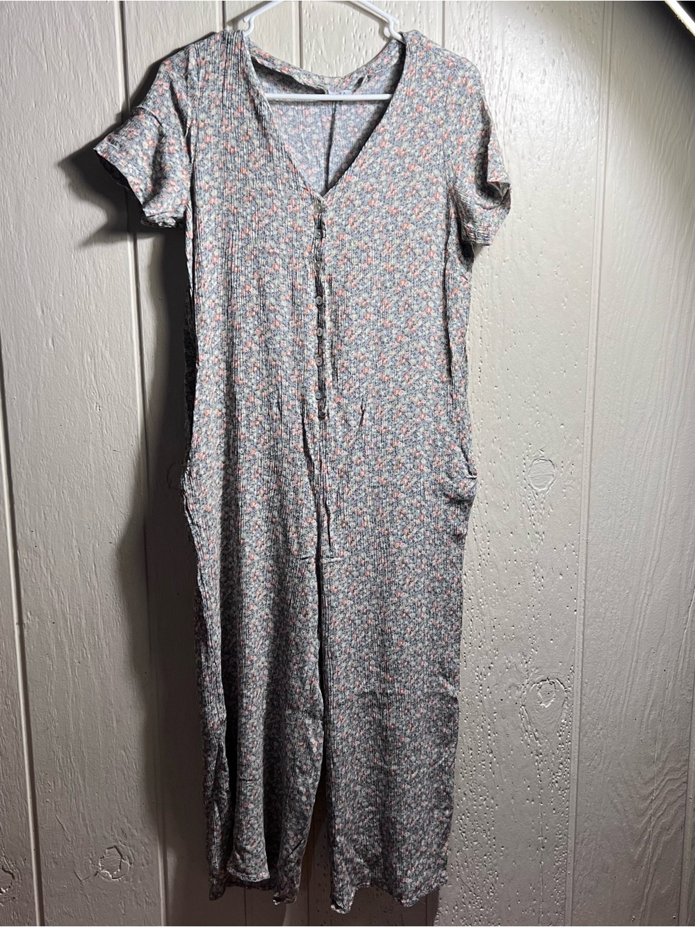 Women's Short-Sleeve Floral Jumpsuit - Grey